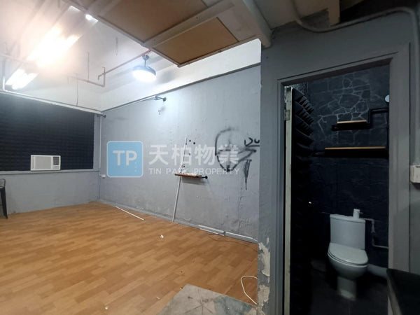 葵涌-華達工業中心A座 | 實用工作室，電力充足， 兩部分體式冷氣機、電熱水爐全齊，獨立內廁，12呎高樓底 | 建築面積: 567平方呎 | 租金HK$9,000 元 @HK$15.88 平方呎 【放租】(T00146B)
