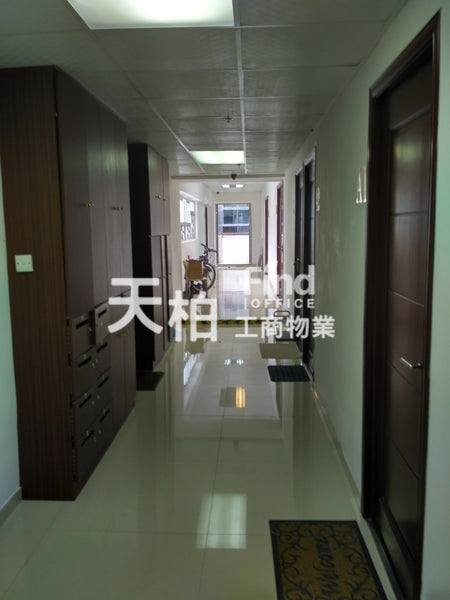 葵涌-保盈工業大廈，24小時工作室，有獨立廁所、花灑、熱水爐，有窗，景觀開揚，近地鐵站  |  保盈工業大廈，建築面積: 580平方呎 | 租金HK$8,000元 @HK$14.55平方呎【放租】( T00119)
